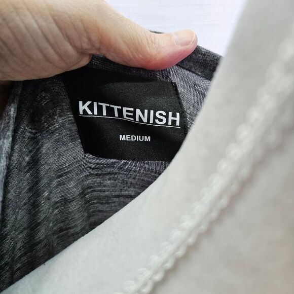 Kittenish Gray Distressed Knit Cropped Tee Size Medium - Picture 7 of 10